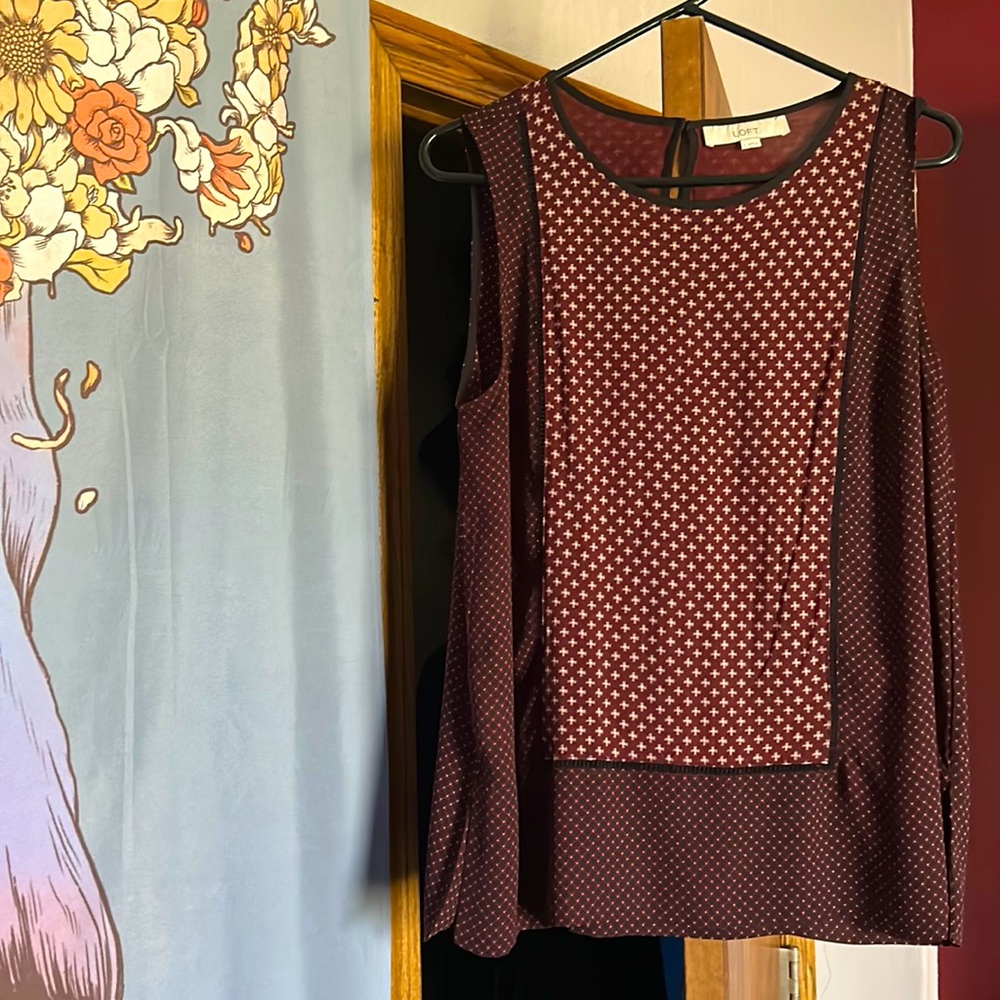 Sleeveless top with print in size Large